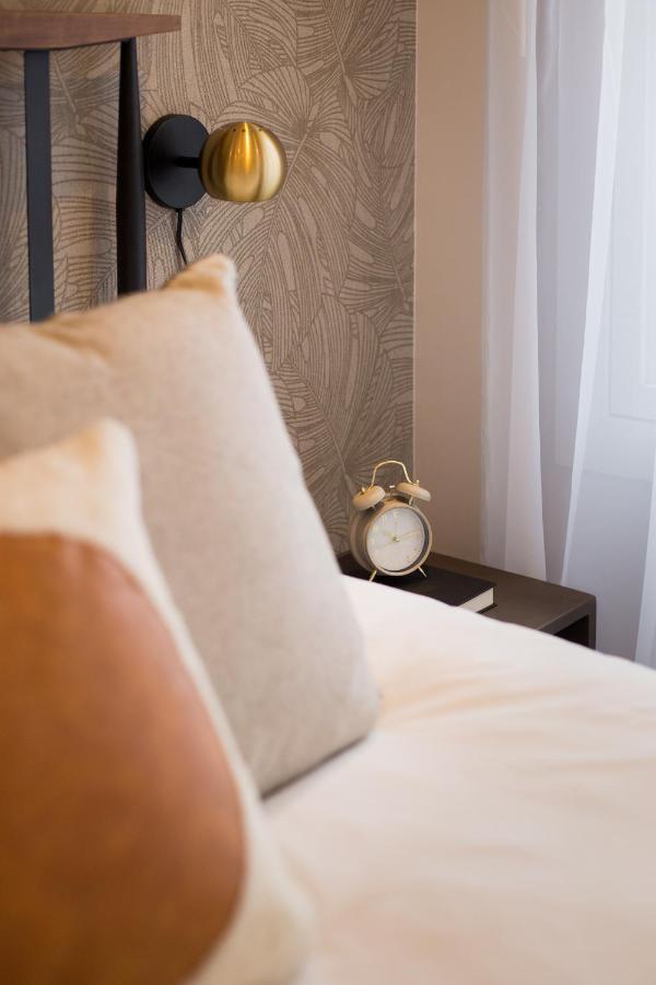 Blue Oasis Studio With Full Kitchen And Bath By Den Stays มอนทรีอัล ภายนอก รูปภาพ
