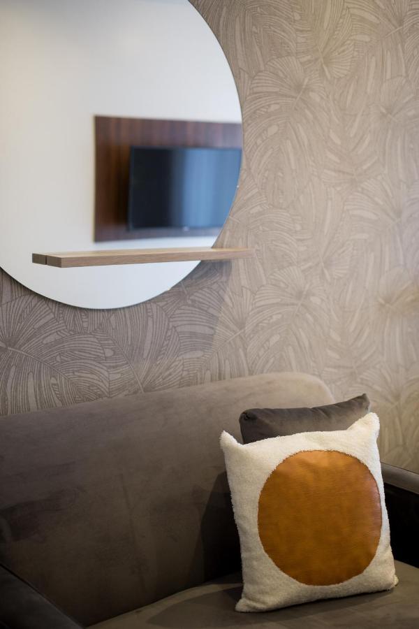 Blue Oasis Studio With Full Kitchen And Bath By Den Stays มอนทรีอัล ภายนอก รูปภาพ